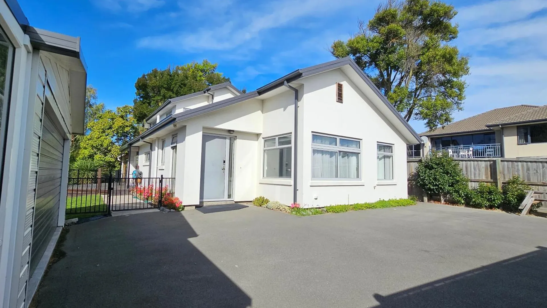 Azena Suites & Apartment Christchurch 4*,