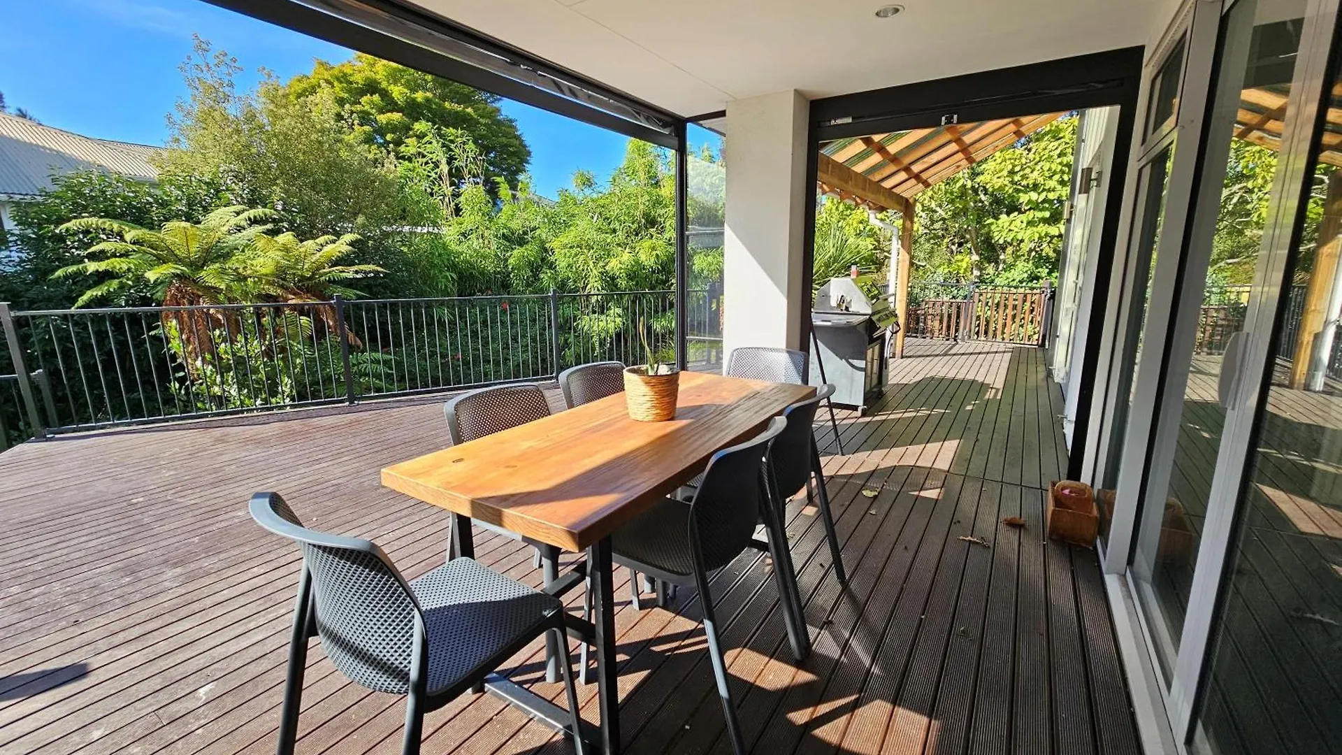 Azena Suites & Apartment Christchurch Motel