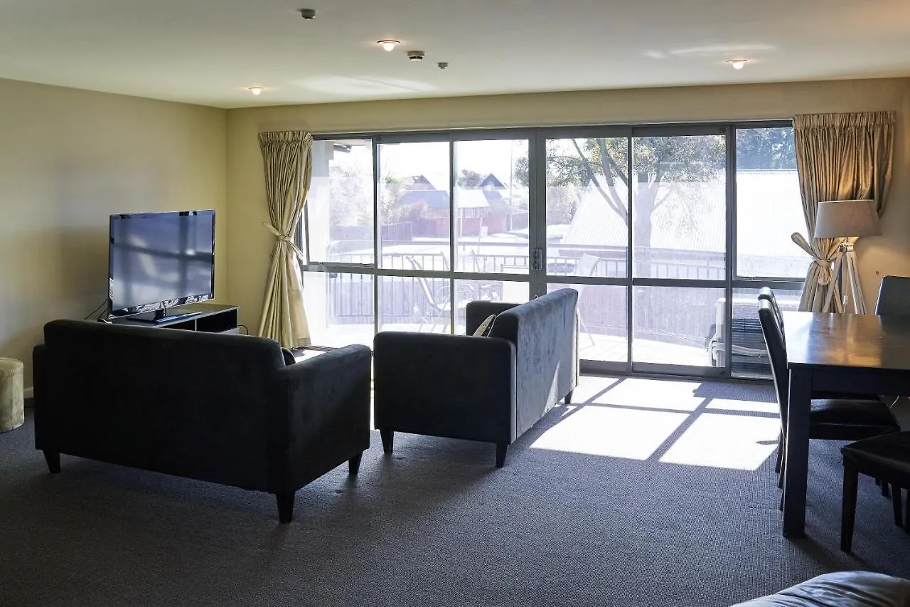 Azena Suites & Apartment Christchurch 4*,